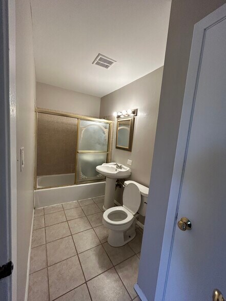 Building Photo - 1075 Valley Ln