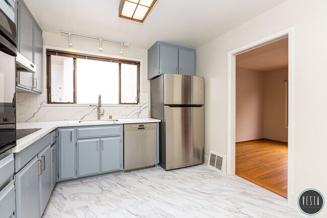 Building Photo - Exceptional Mid-Century 3BR Home in One of San Francisco's Hidden Gems