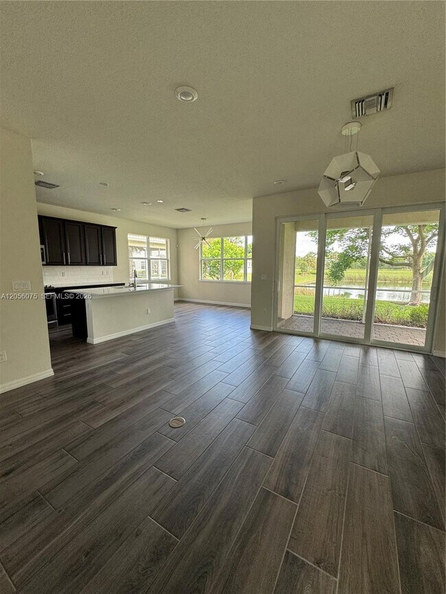 Building Photo - 4729 Greenway Dr
