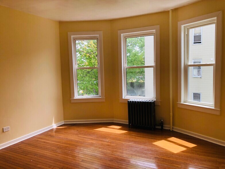 Building Photo - 154 Stanwood St