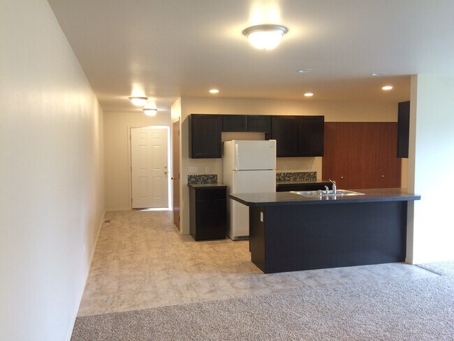 Building Photo - 1649 Pheasant St