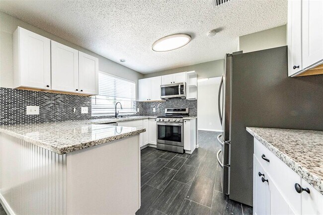 Building Photo - 3909 Spring Arbor Ct