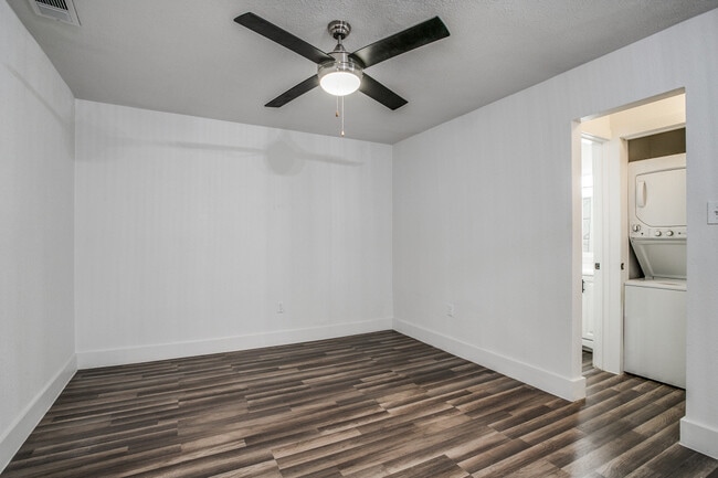 Building Photo - HYA Live Oak