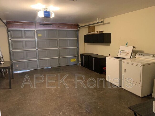 Building Photo - 61493 Desert Air Rd