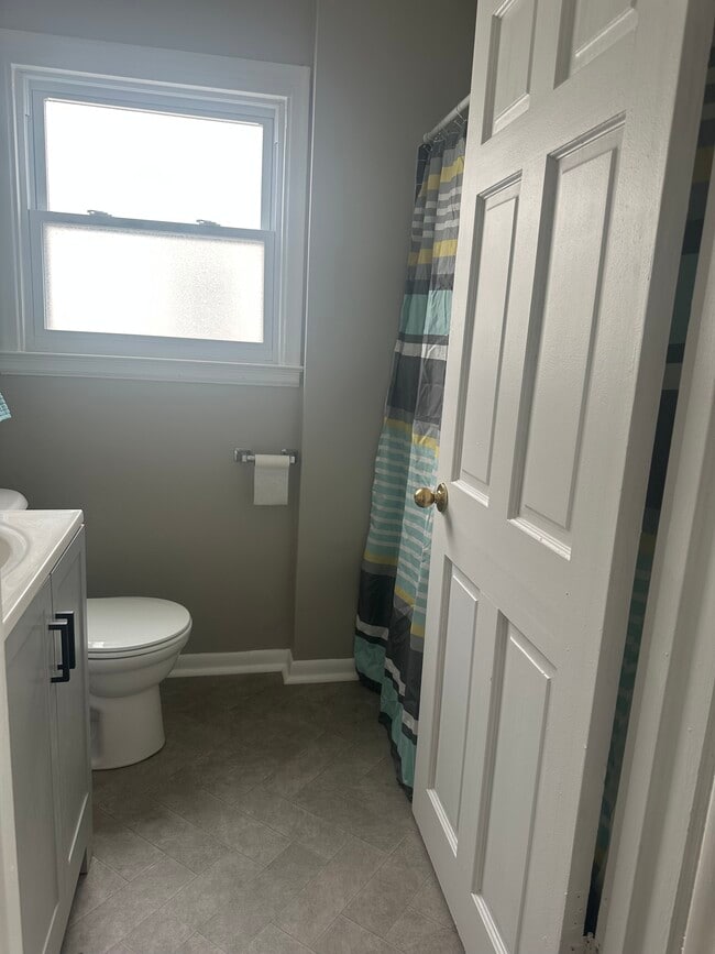 Building Photo - Three bedroom house with garage