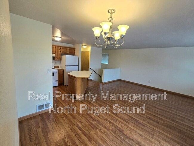 Building Photo - 8326 Henning Dr