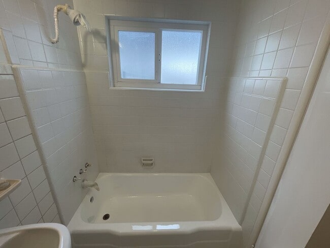 Building Photo - Ocean Beach Duplex