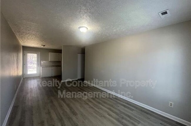 Building Photo - 204 Bull Run St