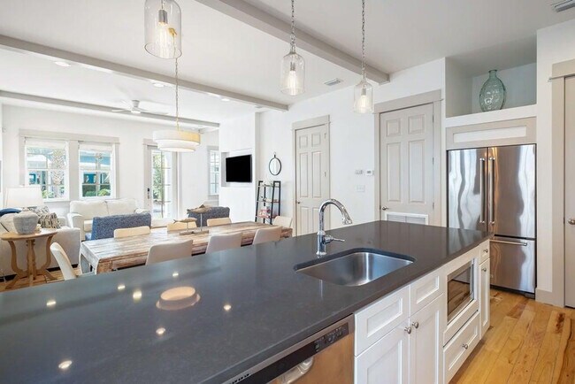 Building Photo - 110 E Blue Crab Loop