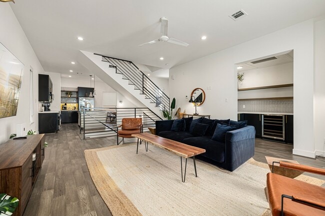 Building Photo - 5830 Winsome Ln