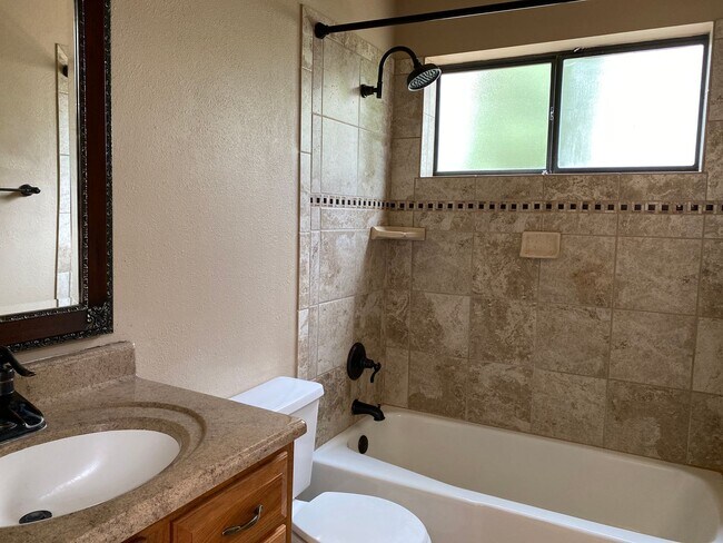 Building Photo - Location, location!  Updated 3 Br, 2 Bath ...