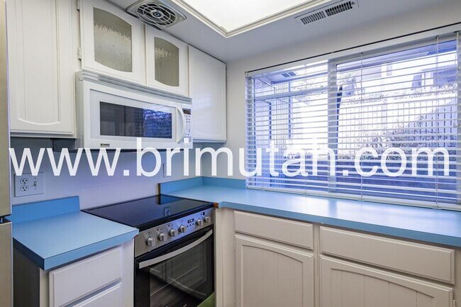 Building Photo - 5761 S Waterbury Cir
