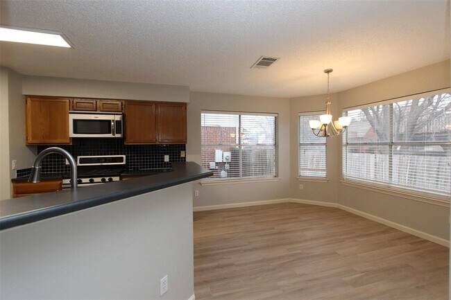 Building Photo - 15301 Ecorio Dr
