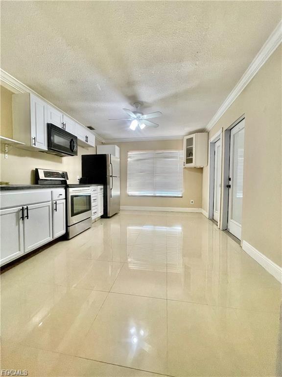 Building Photo - 907 Laredo Ave