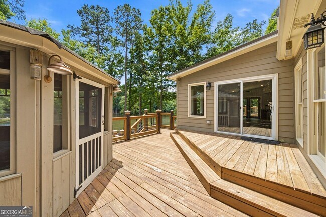 Building Photo - 250 Aspen Way