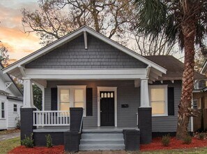 Building Photo - Large Downtown 3BR/2BR House Walking Distance to Forsyth Park