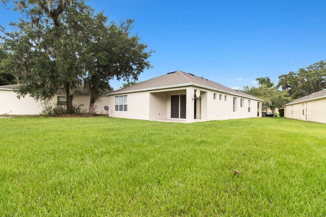 Building Photo - Nice 3/2 with Bonus Room in Oak Hammock Pr...