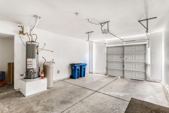 Building Photo - Northwest 1st Floor Condo in a Gated Community