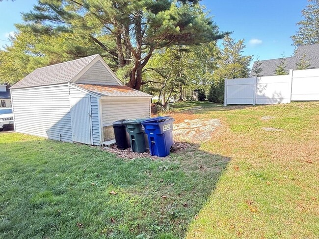 Building Photo - 152 Hewitt Rd