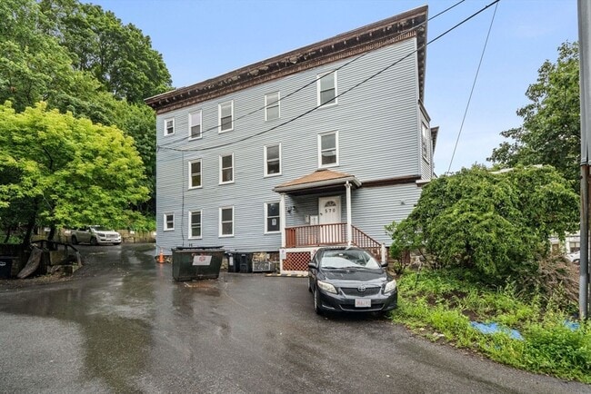 Building Photo - 570 Washington St
