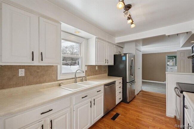 Building Photo - 2266 Newberry Rd