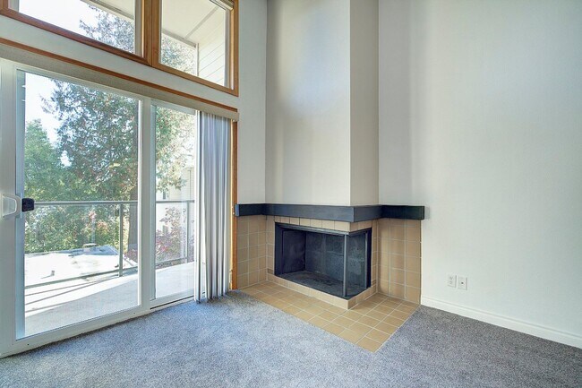 Building Photo - 1Bd/1Ba Mercer Island Condo