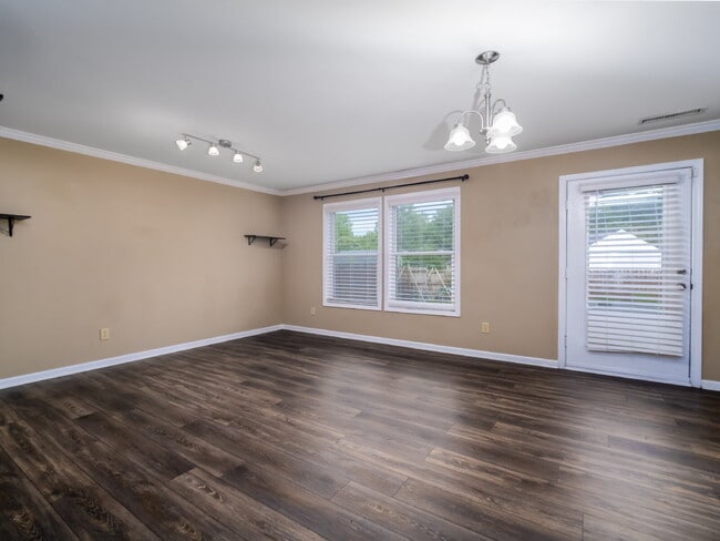 Building Photo - 910 Torsion Lane