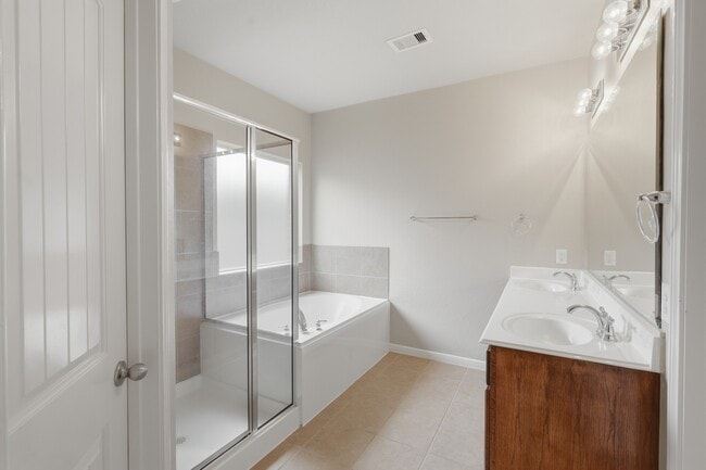 Building Photo - 506 Carson Ridge Dr
