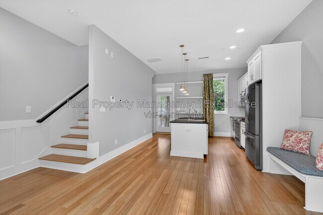 Building Photo - 515 Hillsborough St