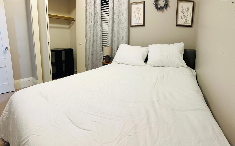 Building Photo - 252 Forest Ave