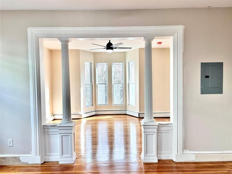 Building Photo - 41 Hudson St