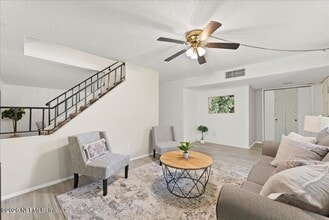 Building Photo - 8140 Sutton Pl N