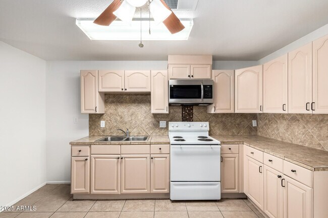 Building Photo - 8107 W College Dr