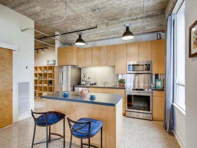 Building Photo - 710 Colorado St