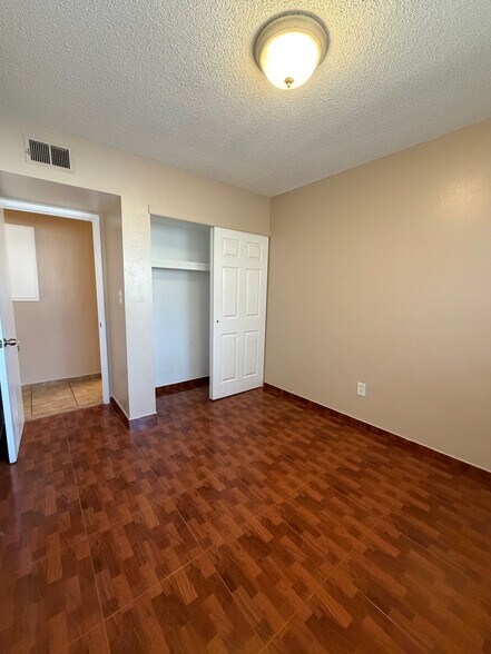 Building Photo - 6565 N 19th Ave