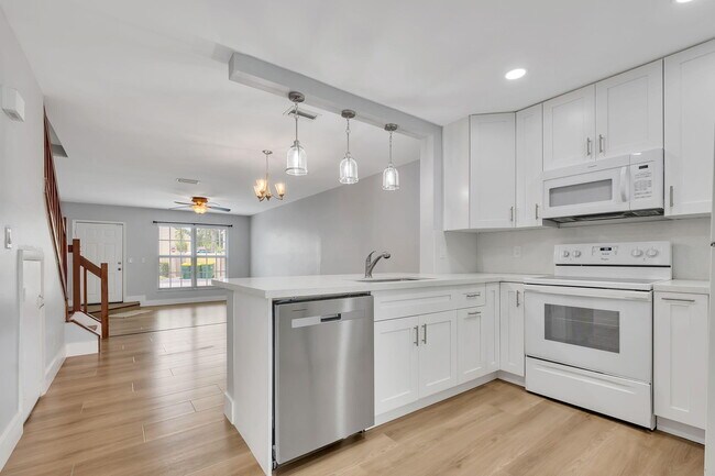 Building Photo - 2856 Belmont Ln
