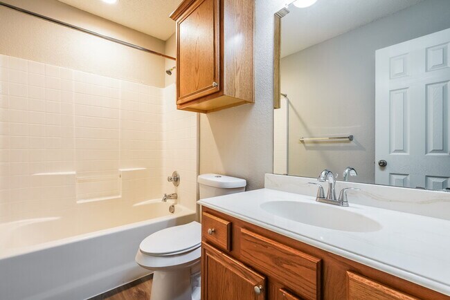 Building Photo - 926 Pheasant Dr