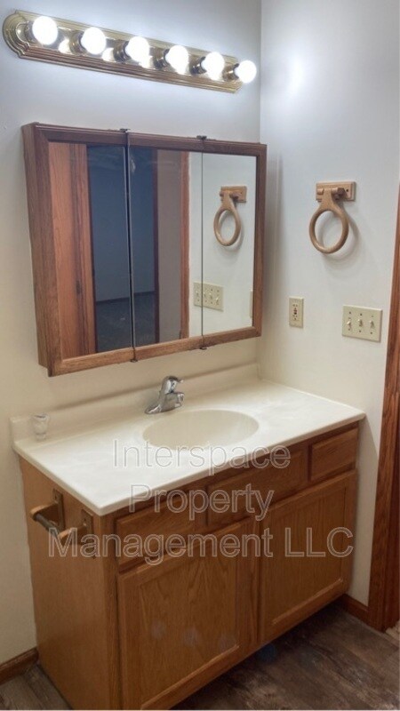 Building Photo - 145 Liberty Ln