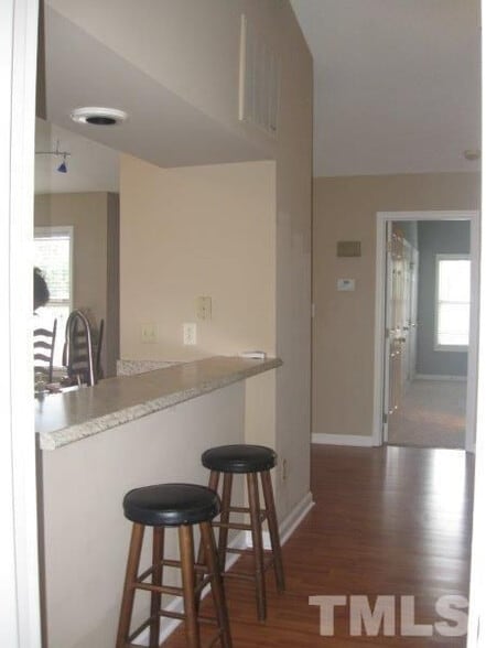 Building Photo - Room in Townhome on Sunpointe Dr