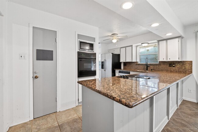 Building Photo - 5422 Spellman Rd