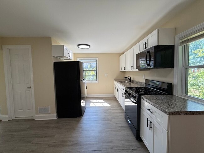 Primary Photo - 428 3rd Ave