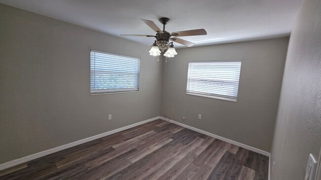 Building Photo - 2 bed 1 bath just remodeled
