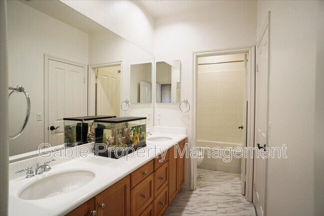 Building Photo - 26155 Lone Rock Ct