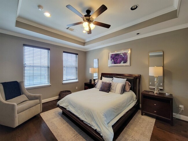 Building Photo - 925 W 19th St