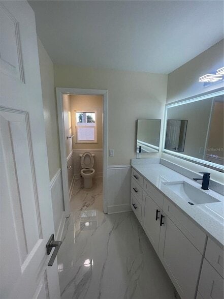 Building Photo - 10813 Venice Cir