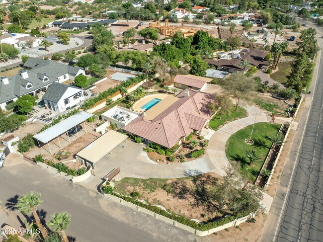 Building Photo - 5310 E Camelback Rd