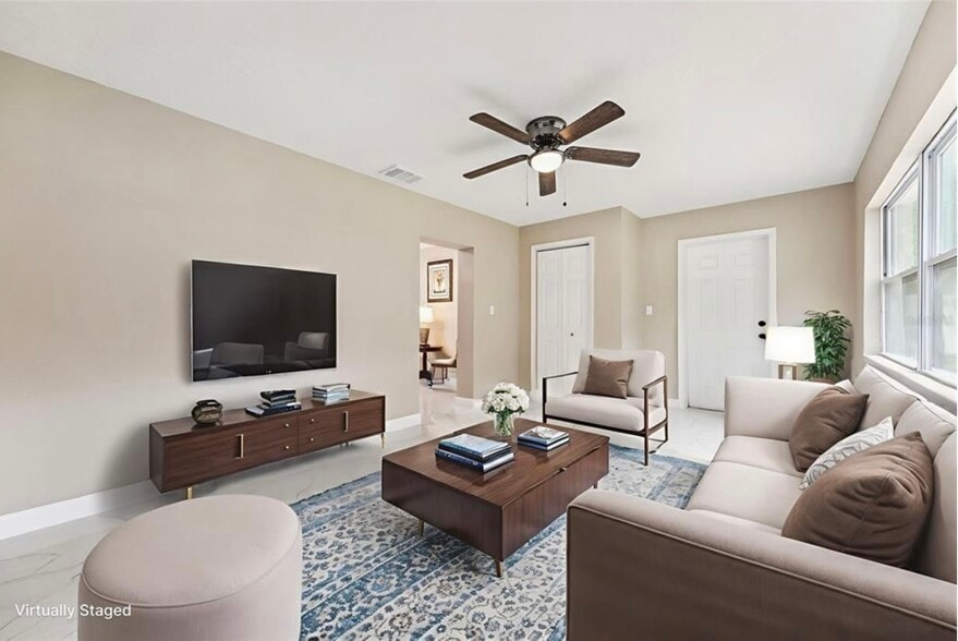 Building Photo - 3033 Sutton Dr