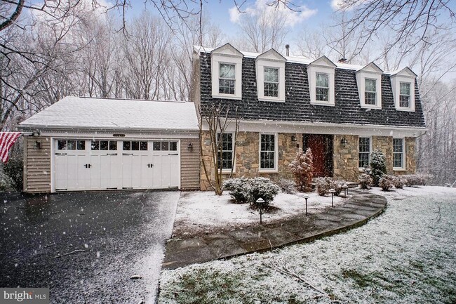 Building Photo - 4623 University Dr