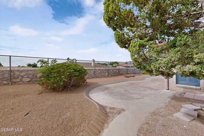 Building Photo - 4536 R L Shoemaker Dr