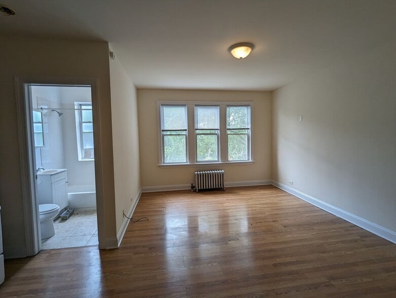 Building Photo - 2600 N Kimball Ave